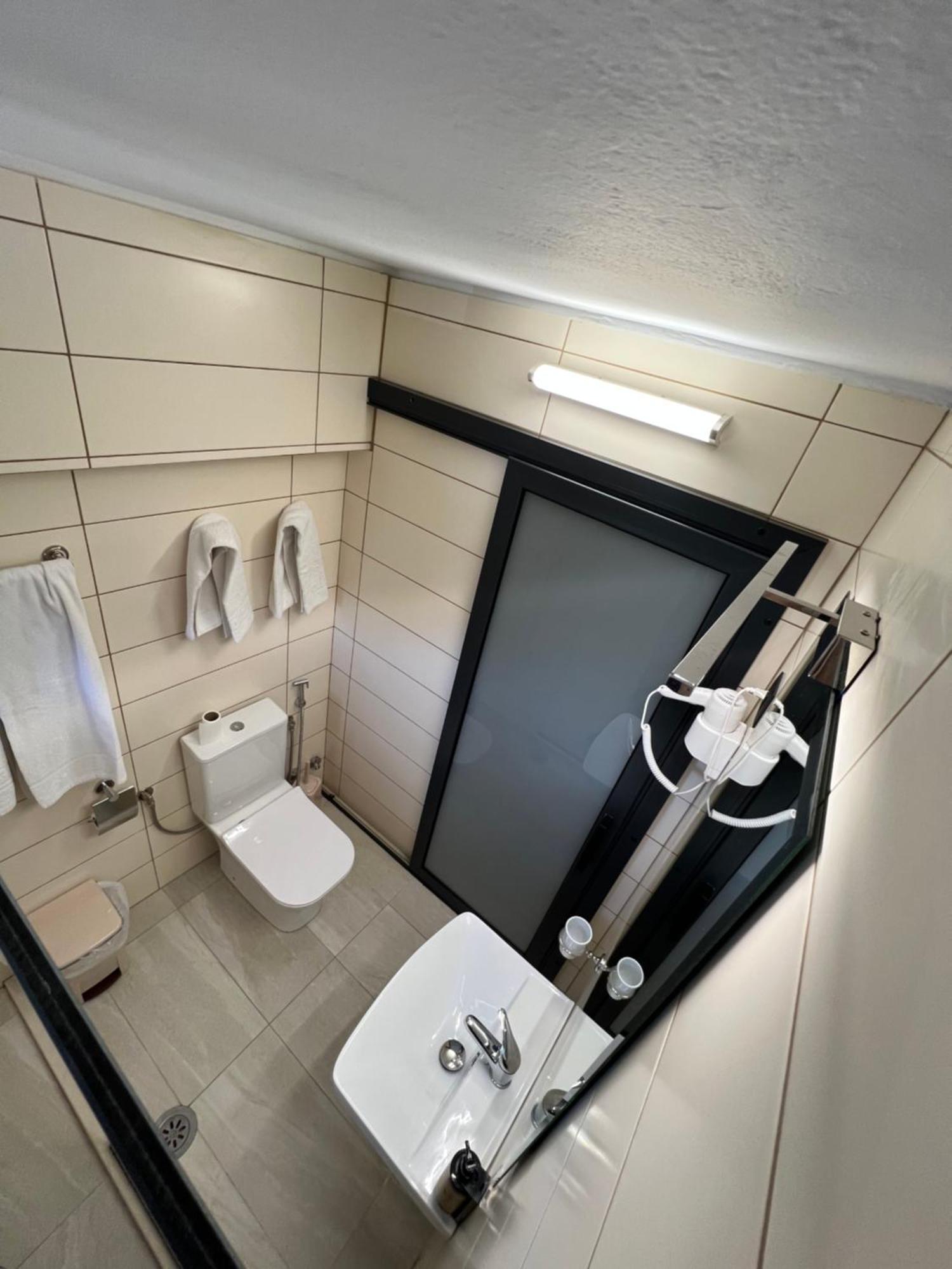 Hotel Primavera Влёра Экстерьер фото