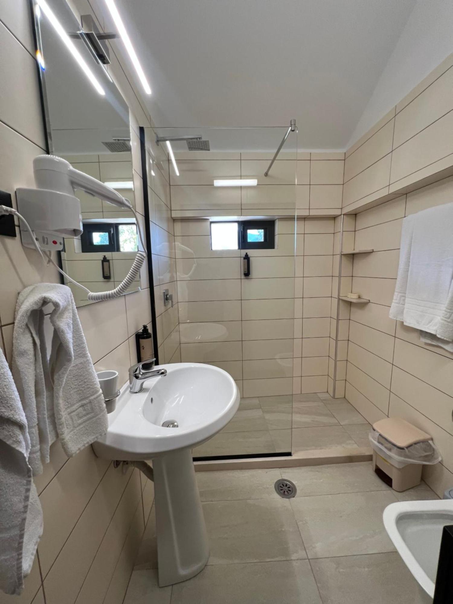 Hotel Primavera Влёра Экстерьер фото