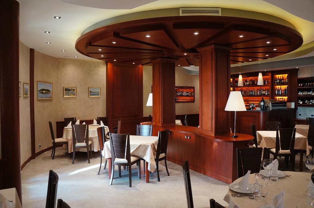 Hotel Primavera Влёра Экстерьер фото