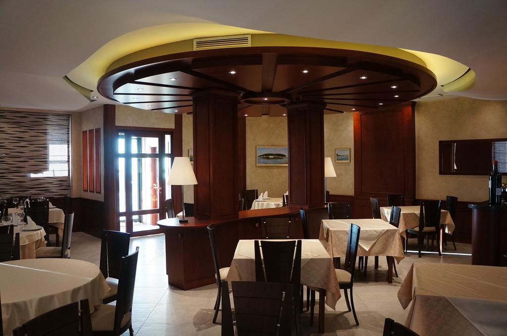 Hotel Primavera Влёра Экстерьер фото
