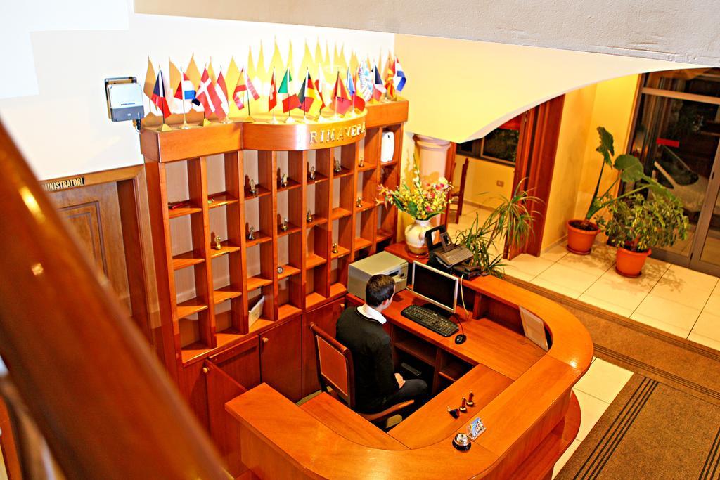 Hotel Primavera Влёра Экстерьер фото